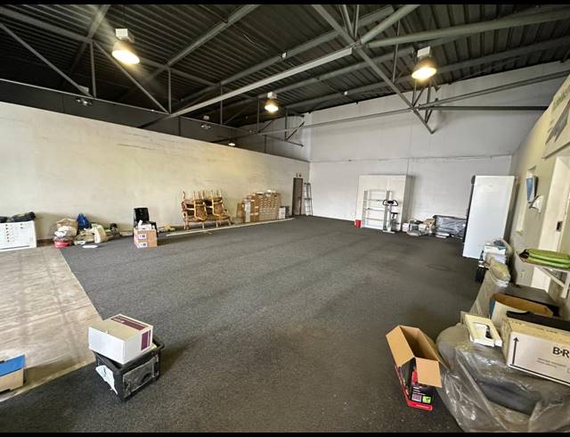 548M² WAREHOUSE TO LET IN LANSERIA